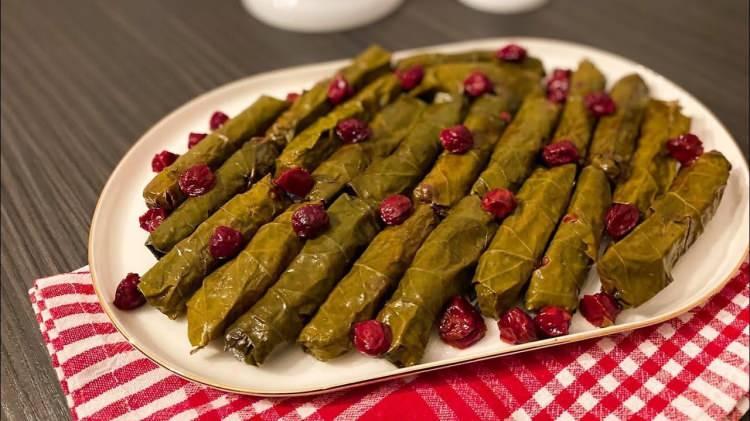 <p><span style="color:#B22222"><strong>4 - VİŞNELİ YAPRAK SARMA (SARAY MUTFAĞI)</strong></span></p>

<p>&nbsp;</p>
