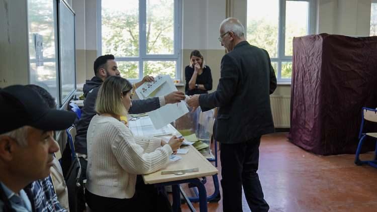 <p>Bir diğer &ccedil;alışma Areda'nındı. Areda'nın son raporunda partilerin oy dağılımı şu şekilde &ouml;l&ccedil;&uuml;ld&uuml;:</p>
