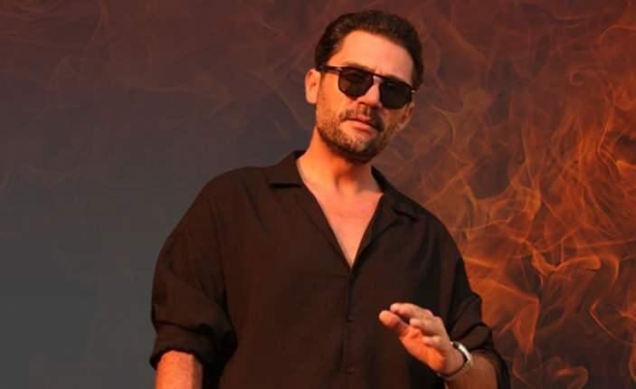 <p>"İSRAİL SALDIRILARINI DESTEKLEYEN KİŞİLERİ HEDEF ALDI"</p>

<p>&Uuml;nl&uuml; şarkıcının avukatı, duruşmada m&uuml;vekkilinin T&uuml;rkiye'de yaşayan Yahudileri değil, İsrail'in saldırılarını destekleyen kişileri hedef aldığını dile getirdi.</p>
