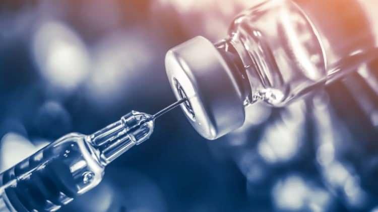 <p>Prof. Dr. S&ouml;nmezoğlu, <strong>"Hantavir&uuml;s enfeksiyonları d&uuml;nya genelinde farklı b&ouml;lgelerde g&ouml;r&uuml;l&uuml;yor. &Ccedil;in en y&uuml;ksek vaka sayısına sahip &uuml;lke. G&uuml;ney Kore d&uuml;zenli olarak vaka bildiriliyor. Kuzey ve Orta Avrupa'da her yıl binlerce vaka g&ouml;r&uuml;l&uuml;yor. G&uuml;ney Amerika daha az vaka ancak daha y&uuml;ksek &ouml;l&uuml;m oranına sahip. T&uuml;rkiye'de hantavir&uuml;s vakaları 2009 yılından bu yana bildiriliyor. 2009-2025 yılları arasında yıllık vaka sayıları 4 ile 58 arasında değişmiş. T&uuml;rkiye'de g&ouml;r&uuml;len vakalar genellikle b&ouml;brek tutulumu ile seyreden HFRS formundadır. Hantavir&uuml;s enfeksiyonu a&ccedil;ısından risk altında olan gruplar; &ccedil;ift&ccedil;iler, orman iş&ccedil;ileri, depo, ahır ve kapalı alan &ccedil;alışanları, kemirgenlerle temas riski olanlardır. Ayrıca uzun s&uuml;re kapalı kalmış alanları temizleyen kişiler de risk grubunda yer alır"</strong> ifadelerini kullandı.</p>
