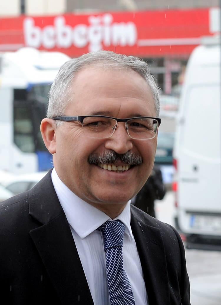 <p>Selvi, yolsuzluklarla anılan CHP'nin y&uuml;zde 31,4 olarak &ouml;l&ccedil;&uuml;lmesine eleştiride bulunuyor:</p>
