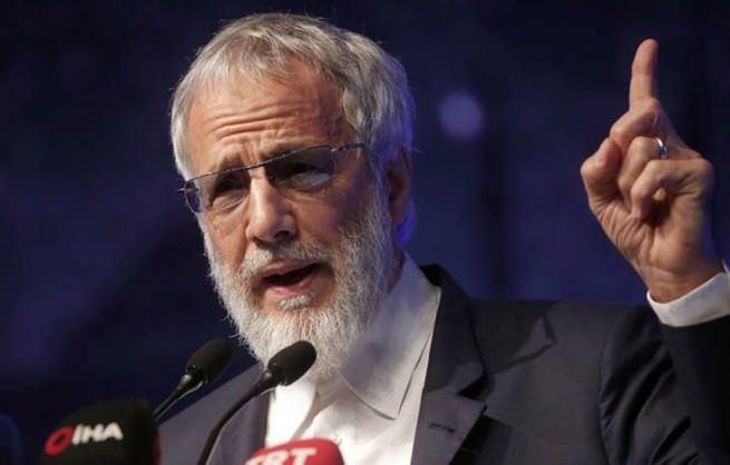 <p>Bir d&ouml;nem m&uuml;ziğin haram olduğuna inandığını s&ouml;yleyen Yusuf İslam, yıllar i&ccedil;inde bakış a&ccedil;ısının değiştiğini belirterek, &ldquo;M&uuml;ziği durduramazsınız. M&uuml;ziğin hayatımız &uuml;zerinde hep etkisi var&rdquo; dedi.&nbsp;</p>
