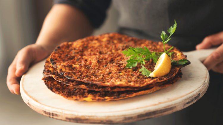 <p><strong>15- LAHMACUN</strong></p>
