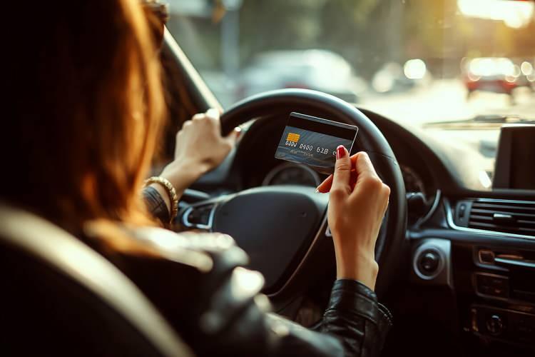 <p>T&uuml;rkiye i&ccedil; pazarında sıfır kilometre otomobil sahibi olmak isteyenler i&ccedil;in en ulaşılabilir se&ccedil;enekler değişti.&nbsp;</p>

<p>G&uuml;ncellenen resmi fiyat listelerine g&ouml;re, binek ara&ccedil; segmentinde başlangı&ccedil; fiyatları 1,3 milyon T&uuml;rk Lirası sınırına kadar dayandı.</p>

<p>&nbsp;</p>
