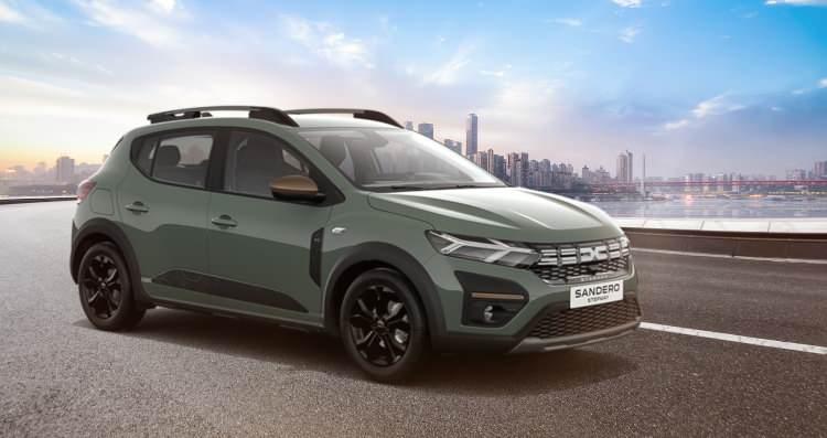 <p><span style="color:#B22222"><strong>DACİA SANDERO:</strong></span></p>

<p>1.295.000 TL</p>
