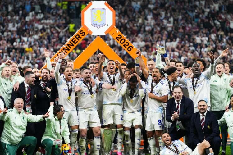 UEFA Avrupa Ligi şampiyonu Aston Villa, kupasını aldı