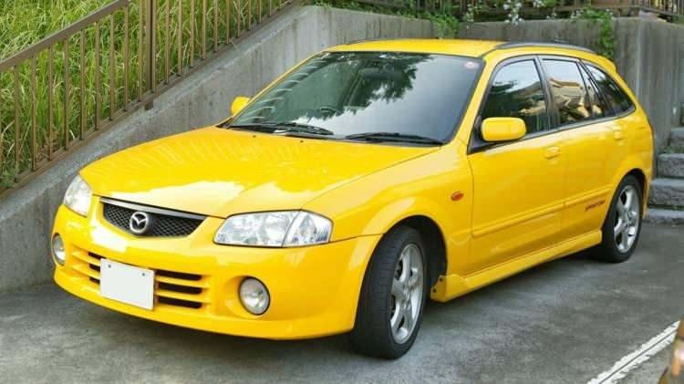 <p><strong><span style="color:#B22222">MAZDA FAMILIA&nbsp; </span>|&nbsp; 10 MİLYON</strong></p>

<p>&nbsp;</p>

<p>1963 | Japonya</p>
