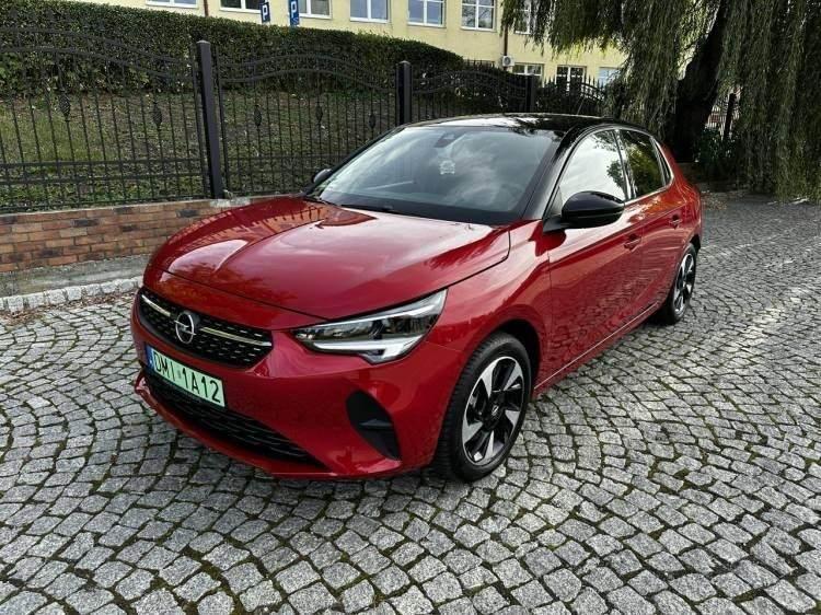 <p><strong><span style="color:#B22222">OPEL CORSA&nbsp;</span> |&nbsp; 13 MİLYON</strong></p>

<p>&nbsp;</p>

<p>1982 | Almanya</p>
