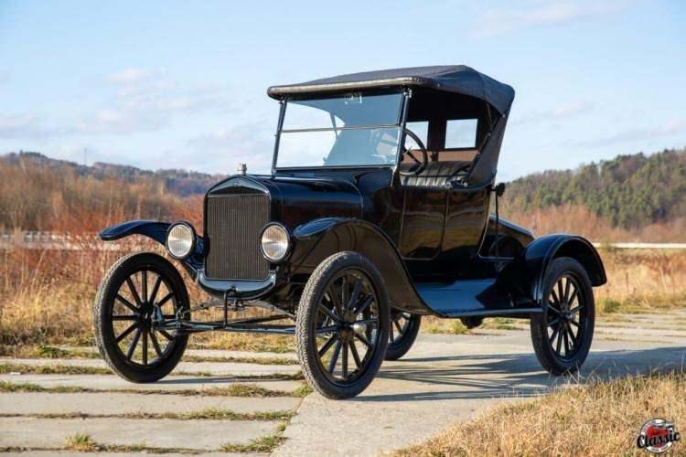 <p><strong><span style="color:#B22222">FORD MODEL T&nbsp;</span> |&nbsp; 16,5 MİLYON</strong></p>

<p>&nbsp;</p>

<p>1908 | ABD</p>
