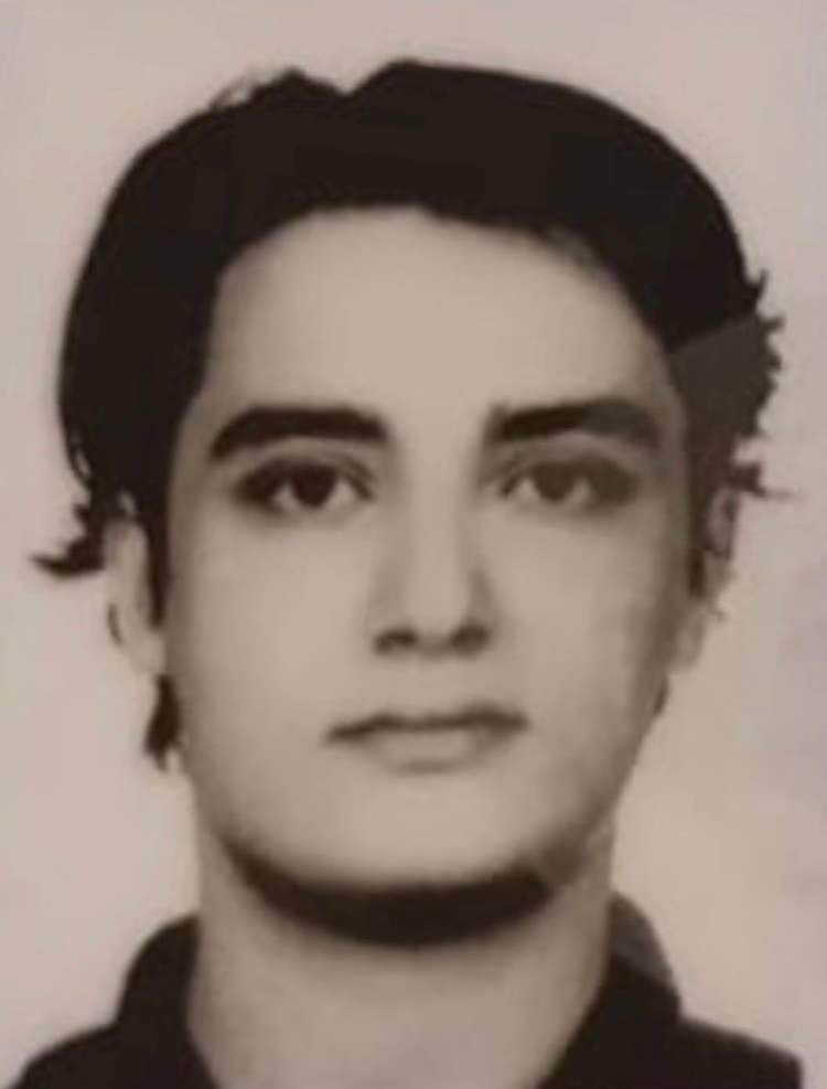 <p>Bunun &uuml;zerine adrese giden polis, kıyafetleri ve kanlı elinde hafif kesik yarası bulunan Cihan Din&ccedil;er ile karşılaştı.&nbsp;</p>
