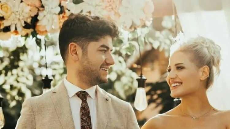 <p><strong>2022 yılında Selen &Ouml;zyurt ile nikah masasına oturan Atakan &Ouml;zyurt, 2024 yılında ilk &ccedil;ocukları Aren Ata'yı kucağına alarak ilk kez baba olmanın mutluluğunu yaşamıştı.</strong></p>
