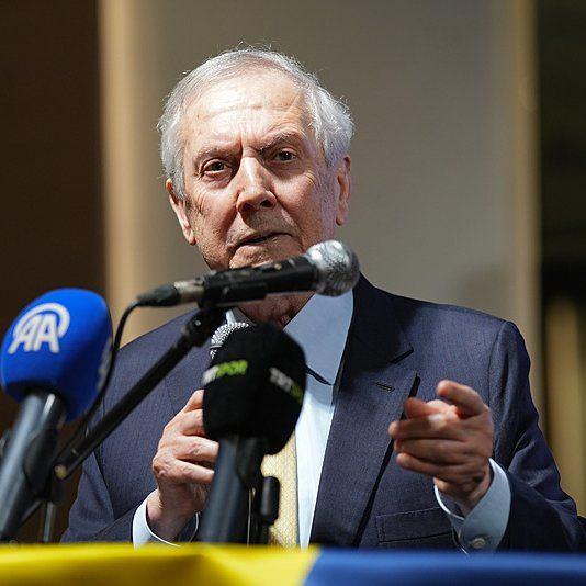 <p><strong>AZİZ YILDIRIM 5 YILDIZLA MASAYA OTURDU</strong></p>
