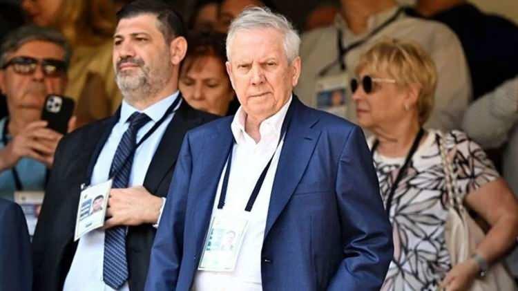 <p>Fenerbah&ccedil;e Başkan adayı Aziz Yıldırım, transfer listesinde yer alan 5 isimle g&ouml;r&uuml;şmelerini s&uuml;rd&uuml;r&uuml;yor.</p>
