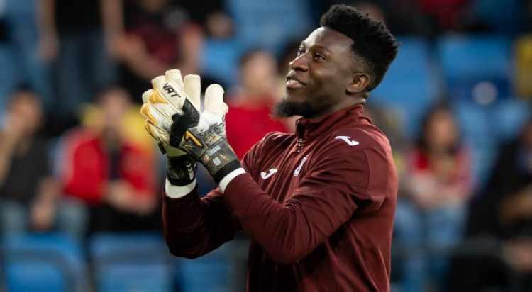<p>Trabzonspor Başkanı Ertuğrul Doğan, kupa finalinin ardından b&uuml;y&uuml;k sevin&ccedil; yaşarken, kupa t&ouml;renin hemen sonrasında ise soluğu kaleci Andre Onana'nın yanında aldı.<br />
<br />
Senagalli yıldıza bu coşkunun daha fazlasını yaşamak i&ccedil;in takımda kalmasını s&ouml;yledi.<br />
<br />
(TAKVİM)</p>

