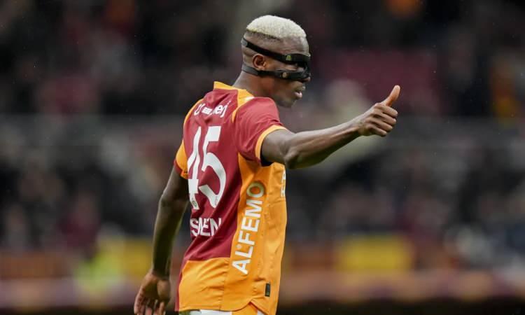 <p>Dursun &Ouml;zbek "Satmayacağız" dese de PSG, Chelsea, Barcelona ve Real Madrid, Osimhen'i istiyor.<br />
<br />
Fransız devi, Nijeryalı golc&uuml; i&ccedil;in teklifini g&uuml;ncelleyecek. Galatasaray'ın talebi en az 120 milyon euro.<br />
<br />
(AKŞAM)</p>
