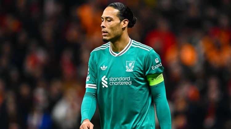 <p>Dursun &Ouml;zbek takımda istediği Virgil van Dijk i&ccedil;in harekatı başlattı.<br />
<br />
Hollandalı yıldız savunmacıya mevcut 12 milyon euroluk maaşı &ouml;nerildi.<br />
<br />
(FOTOMA&Ccedil;)</p>
