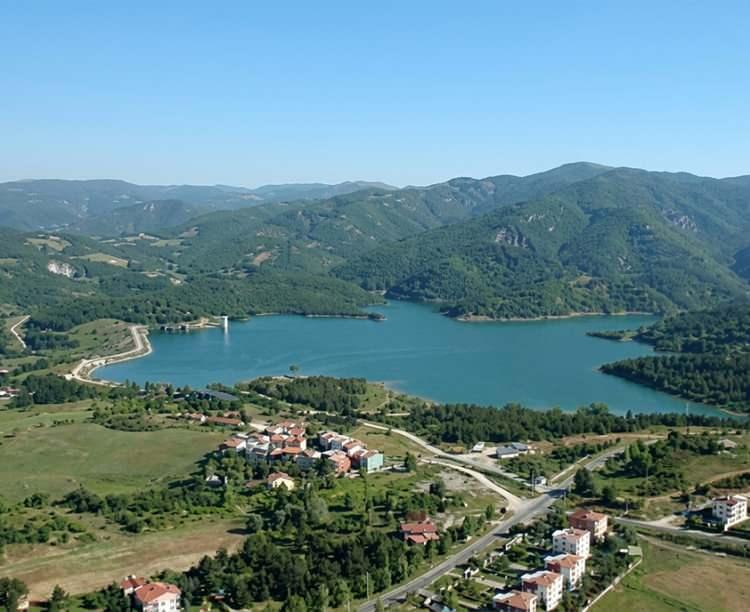 <p><span style="color:#B22222"><strong>SAMANLI K&Ouml;Y&Uuml;</strong></span> <strong>&mdash;YALOVA&nbsp;</strong></p>

<p><strong>5.696 KİŞİ&nbsp;</strong></p>

<p>&nbsp;</p>
