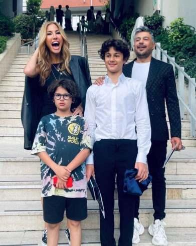<p>İstanbul'da 4 katlı 9 odalı l&uuml;ks villasında yapılan evin inşaatı ve tadilatı i&ccedil;in harcadığı 8 milyon TL soruldu.</p>
