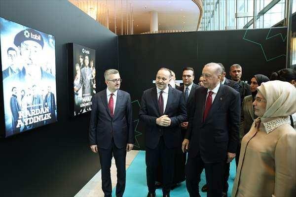 <p>AK Parti Grup Başkanvekili ve Şule Y&uuml;ksel Şenler Vakfı M&uuml;tevelli Heyeti Başkanı Leyla Şahin Usta, galada basın mensuplarına yaptığı a&ccedil;ıklamada, Şule Y&uuml;ksel Şenler'in T&uuml;rkiye'de M&uuml;sl&uuml;man kadının toplumsal kimliğiyle var olma m&uuml;cadelesinde rol model ve &ouml;nc&uuml; bir isim olduğunu s&ouml;yledi.</p>

<p>&nbsp;</p>
