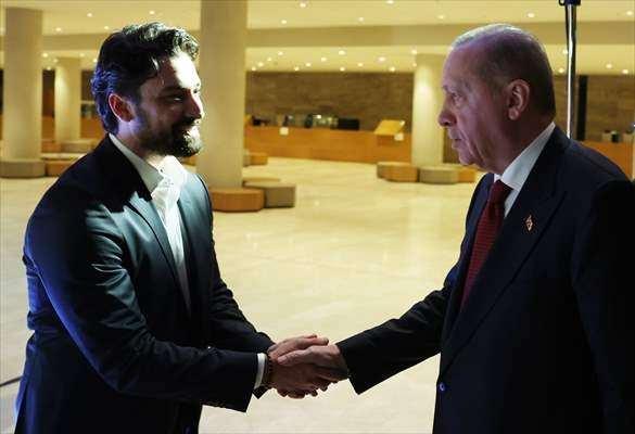 <p>Sobacı, Şenler'in inandığı değerleri temsil etmekten asla vazge&ccedil;mediğini ve bu uğurda b&uuml;y&uuml;k baskılara, karalamalara maruz kaldığını, hatta cezaevine girme dahil ağır bedeller &ouml;dediğini dile getirdi.</p>

<p>&nbsp;</p>
