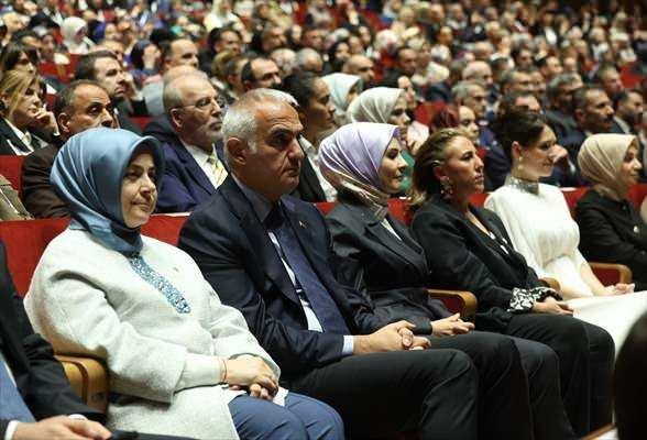 <p>Dizide<strong> "Kerem Karay"</strong>ı oynayan Alp Navruz da bu diziyle birlikte oyunculuk kariyerinde istediği bir karakteri canlandırdığını ve b&ouml;yle bir dizinin dijital bir platformda yayınlanmasından memnuniyet duyduğunu ifade etti.</p>

<p>&nbsp;</p>
