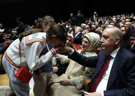 <p>Başrollerini Yıldız &Ccedil;ağrı Atiksoy, İlayda Alişan ve Alp Navruz'un paylaştığı dizinin oyuncu kadrosunda Berrin Arısoy, Arif Pişkin, R&uuml;zgar Aksoy, Tutku Ece Alkan, K&uuml;bra Kip, Tuğba Daştan, Didem Bal&ccedil;ın, Hakan Yılmaz, H&uuml;lya Darcan ve Fatoş Kabasakal yer alıyor.</p>

<p>&nbsp;</p>
