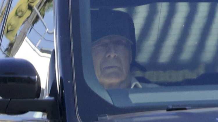 <p>Aksiyon filmlerindeki y&uuml;ksek enerjisiyle hafızalara kazınan Willis'in bug&uuml;nk&uuml; g&ouml;r&uuml;nt&uuml;s&uuml;, zamanın ve sağlık sorunlarının etkisini g&ouml;zler &ouml;n&uuml;ne serdi.&nbsp;</p>
