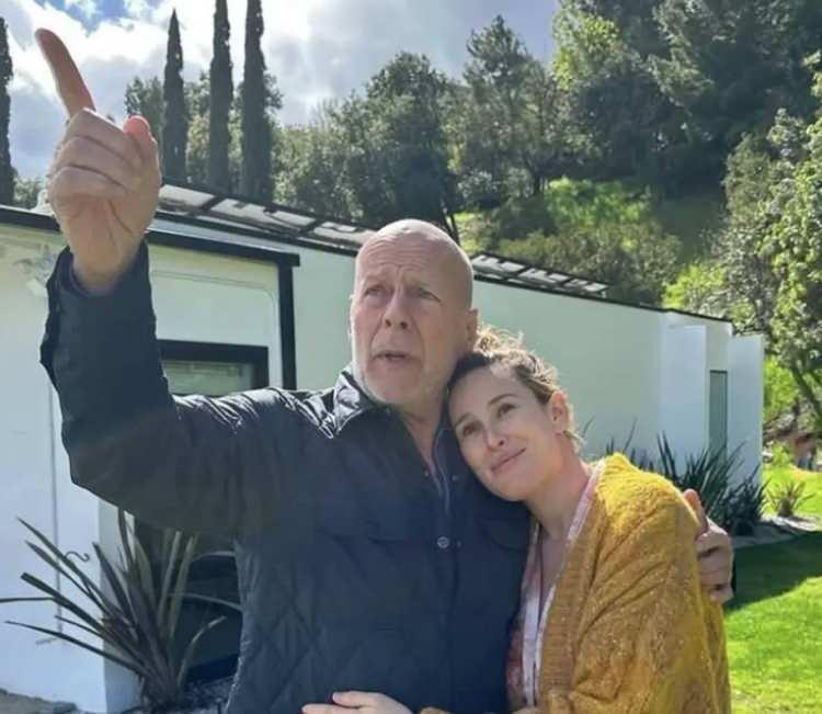 <p>Hollywood'un unutulmaz aksiyon yıldızlarından biri olan Bruce Willams Frontotemporal demansla (bunama) ile m&uuml;cadele ediyor.&nbsp;</p>
