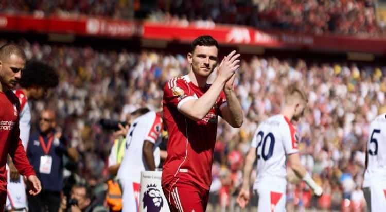 <p>Andrew Robertson, Fenerbah&ccedil;e'ye gelmeye sıcak bakıyor ancak sarı-lacivertlilerden net cevap bekliyor.<br />
<br />
Se&ccedil;im s&uuml;reci nedeniyle belirsizlik yaşayan İsko&ccedil; sol bekin, İspanya ve İtalya'dan gelen g&ouml;r&uuml;şme taleplerine de sıcak baktığı ifade edildi.<br />
<br />
(FOTOMA&Ccedil;)</p>
