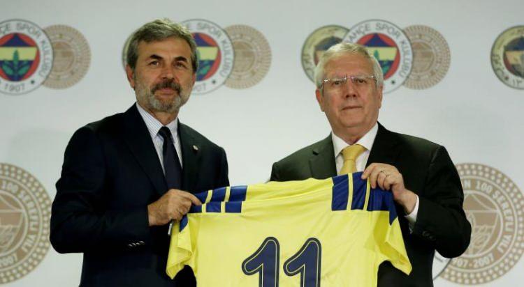<p>Aziz Yıldırım'ın g&ouml;reve gelmesi halinde bir numaralı teknik direkt&ouml;r adayının Aykut Kocaman olduğu iddia edildi.<br />
<br />
Kocaman'ın mevcut kadro i&ccedil;in rapor hazırladığı, ekibinde ise Volkan Demirel, Pierre Webo ve Sel&ccedil;uk Şahin'in yer alabileceği belirtildi.<br />
<br />
(FOTOMA&Ccedil;)</p>
