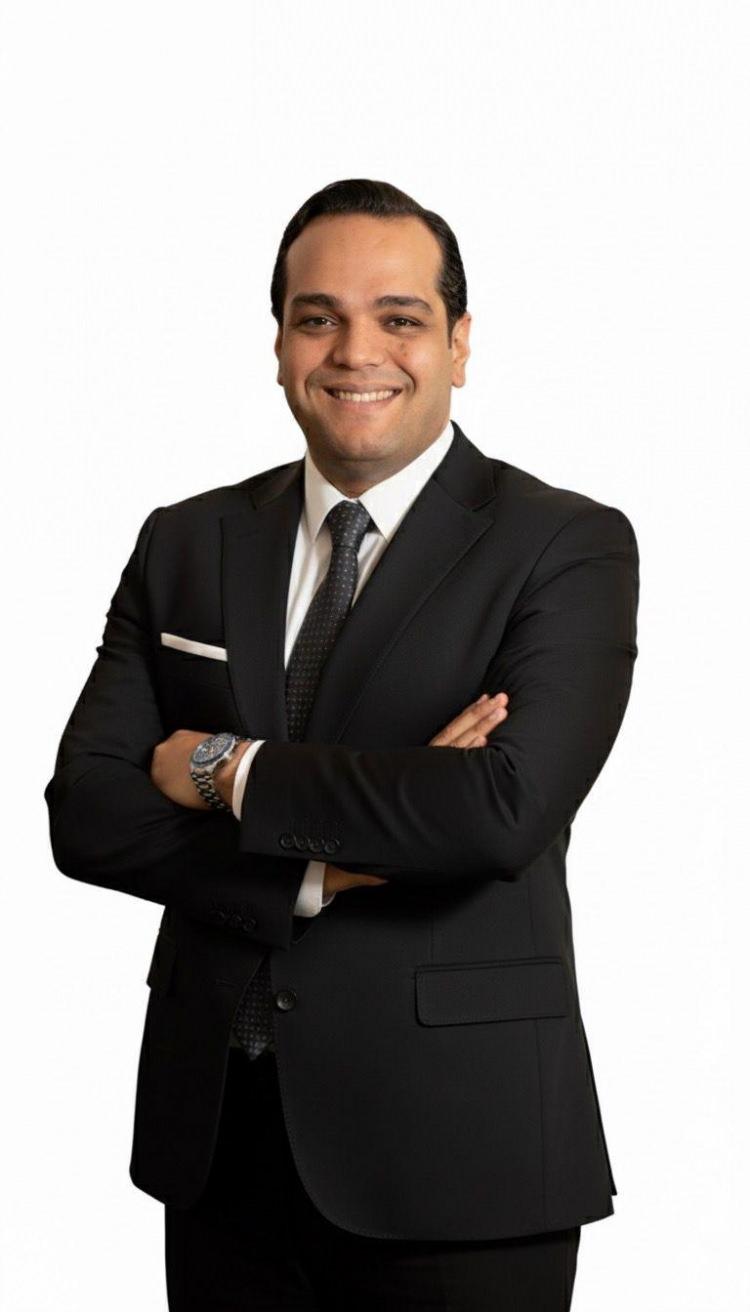 <p><span style="color:#B22222"><strong>"SAVUNMA G&Uuml;&Ccedil;L&Uuml; KALMAYA DEVAM EDECEK"</strong></span></p>

<p>&nbsp;</p>

<p><br />
Finansal Analist Salih Oğuzhan Sever, yılın ikinci yarısında da savaş odağı ve i&ccedil; piyasada yavaşlayan dezenformasyonla birlikte faiz indirimlerindeki duraksama ve sıkı para politikasının ana g&uuml;ndem olacağını s&ouml;yledi. Temmuz ayında T&uuml;rkiye&rsquo;de ger&ccedil;ekleştirilecek olan NATO zirvesi savunma sanayinde g&uuml;&ccedil; korunumunu devam ettirdiğini dile getiren Sever, &ldquo;İkinci &ccedil;eyrekte para politikasında bir gevşeme olmayacağı artık kesinleşti gibi bu sebeple bankacılık tarafında zayıf bir g&ouml;r&uuml;n&uuml;m izlememiz olduk&ccedil;a normal karşılanır. Her hal&uuml;karda şunu g&ouml;z ardı etmemeliyiz bankacılık sekt&ouml;r&uuml;ndeki şirketlerin fiyatlamaları şu anda borsanın 8 - 9000 bandında fiyatlamalarıyla benzer seviyelerde&rdquo; dedi.</p>
