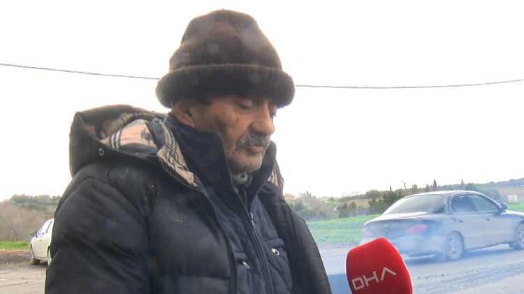 <p><strong>Dursun &Ouml;zt&uuml;rk, işsiz kaldığı d&ouml;nmede bir mısırcının tezgahından aldığı mısırın bayat &ccedil;ıkması &uuml;zerine <span style="color:#800080"><em>"İnsanlara k&ouml;t&uuml; mısır satıyorsunuz"</em></span> demesinin &uuml;zerine, <span style="color:#800080"><em>"Senden para istemiyorum, defol git" </em></span>yanıtını aldı.</strong></p>
