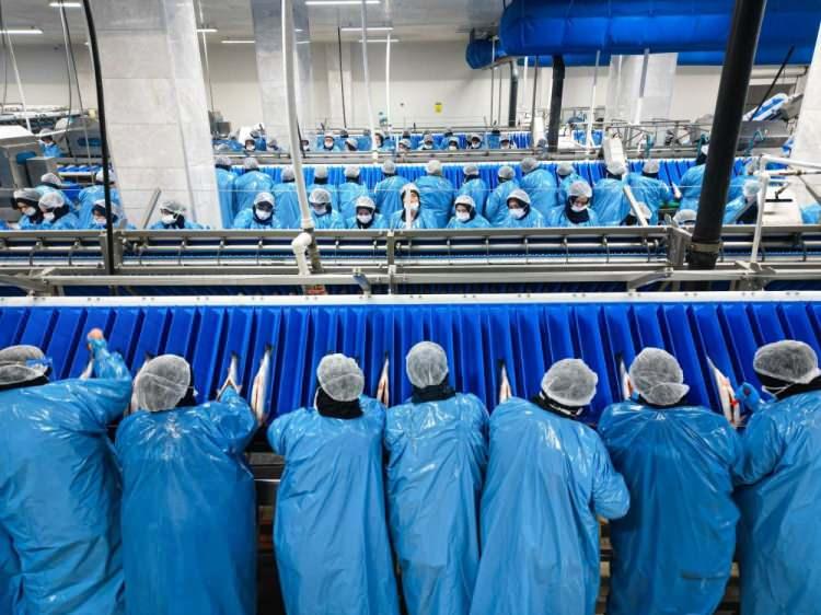 <p><strong>T&uuml;rkiye teknoloji, yetiştiricilik ve fabrika tarafında her t&uuml;rl&uuml; otomasyon, makine tarafında &ccedil;ok iyi işler yapmaya başladı. D&uuml;nyada bir&ccedil;ok &uuml;lke ile yarışabilir konuma gelmeye başladık. T&uuml;rk somununda &ouml;zellikle Japonlar bize &ccedil;ok b&uuml;y&uuml;k değer kazandırdı. &Ccedil;&uuml;nk&uuml; sekt&ouml;rde hassasiyetlerini &ouml;ğrendik. Bu konuda kendimizi geliştirdik. Japonlarla birlikte diğer pazarlara da a&ccedil;ıldıktan sonra yeni &uuml;r&uuml;nlerin geliştirmesini yapıyoruz"</strong> ifadelerini kullandı.</p>

<p><strong>KAYNAK: İHA</strong></p>
