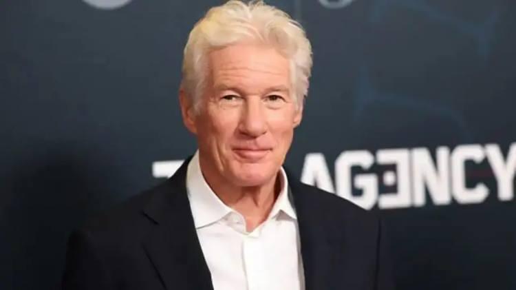 <p><span style="color:inherit"><span style="color:rgb(255, 0, 0)"><strong>Richard Gere - Krali&ccedil;e II. Elizabeth</strong></span></span></p>

<p>&nbsp;</p>
