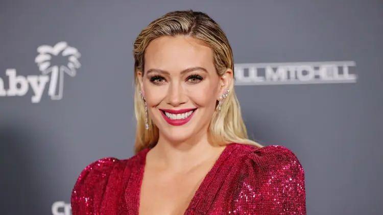 <p><span style="color:inherit"><span style="color:rgb(255, 0, 0)"><strong>Hilary Duff &ndash; Krali&ccedil;e II. Elizabeth</strong></span></span></p>

<p>&nbsp;</p>
