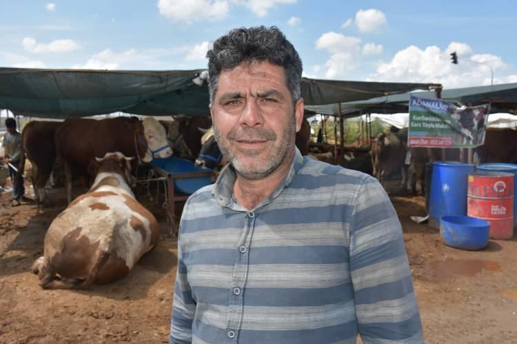 <p>'12 BOĞAM KALDI'</p>

<p>Gaziemir il&ccedil;esinde kurulan hayvan pazarına getirilen 1 ton 250 kilo ağırlığındaki boğa en b&uuml;y&uuml;k kurbanlık oldu.&nbsp;</p>
