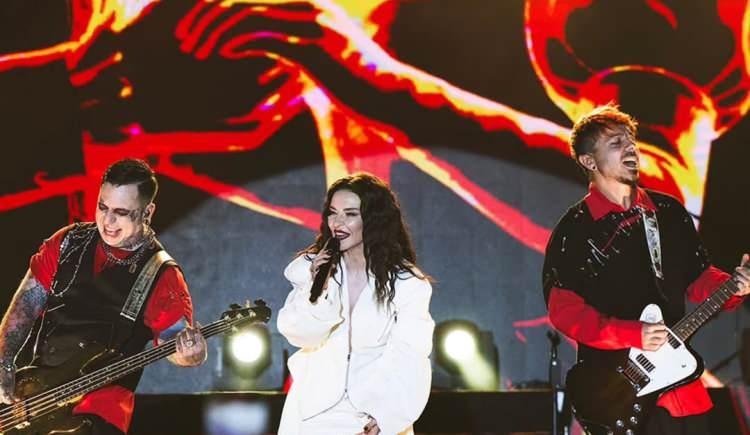 <p><strong>İzmir sonrası İstanbul'daki konser veren grubun, konserinde eski alb&uuml;mlerinde de yer alan şarkıları da yer aldı.</strong></p>
