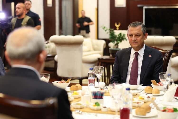 <p>&Ouml;te yandan, mazeret bildirmeyip toplantıya katılmayan 27 milletvekilinden 21'i; mazeret bildiren 15 milletvekilinden 3'&uuml; belli oldu. İşte o isimler...</p>
