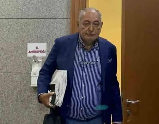 <p>SON HALİ DİKKAT &Ccedil;EKTİ</p>

<p>Patronlar D&uuml;nyası tarafından paylaşılan fotoğraf karesinde, Muhtar'ın yorgun ve bitkin hali dikkat &ccedil;ekti. İşte son hali...</p>

<p>&nbsp;</p>

<p>​</p>
