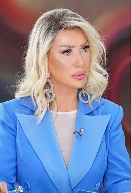 <p><em style="color:rgb(128, 0, 128)"><strong>"Kurban olurum ben seni veren y&uuml;ce rabbime. Roman camiasında t&uuml;m T&uuml;rkiye'de tek star, tek krali&ccedil;e, tek imparatori&ccedil;e. Hayatın adı, yaşamın tadı, g&uuml;zelik tanrı&ccedil;ası, kanatsız melek seni seviyoruz. Hocam kopanze, yıkılanze, eğlence, tavanze, mortingen şitirayze. Ranga ranga ranga ranga."</strong></em></p>
