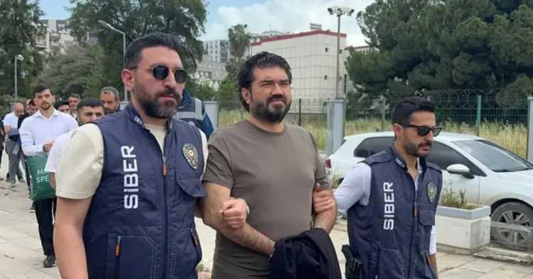 <p>&Ouml;rg&uuml;t lideri Selahattin A.U.'nun ise bir yakınının d&uuml;ğ&uuml;n&uuml; i&ccedil;in T&uuml;rkiye'ye geldiği sırada İstanbul'da yakalandığı ortaya &ccedil;ıktı.</p>

