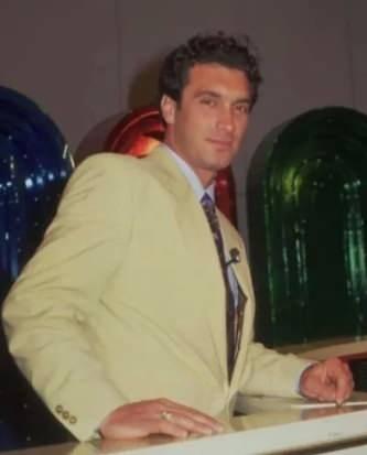 <p>Zaman zaman sosyal medya hesabından yaptığı paylaşımlarla adından s&ouml;z ettiren Tarcan'ın son hali kısa s&uuml;rede sosyal medyanın g&uuml;ndemine oturdu.</p>
