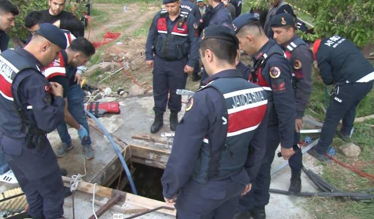 <p>Ambulansla Aksaray Eğitim ve Araştırma Hastanesine g&ouml;t&uuml;r&uuml;len İsmail Yeşildal'ın durumunun ağır olduğu &ouml;ğrenilirken, cenazeler de aynı hastanenin morguna kaldırıldı.&nbsp;</p>
