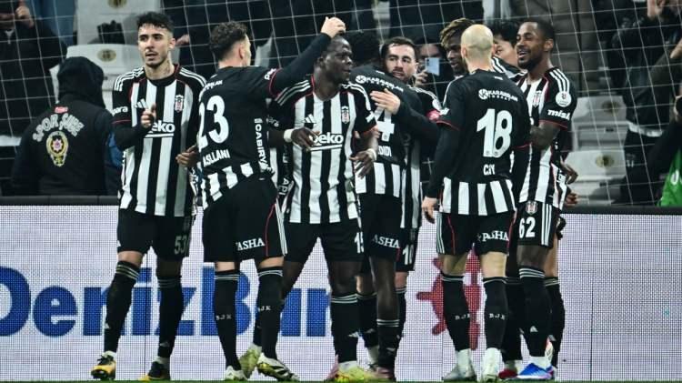 <p>Dolayısıyla yeni sezonda 4 b&uuml;y&uuml;k takım transfer planlamasını yaparken &ouml;nce kadrolarında yer alan fakat d&uuml;ş&uuml;n&uuml;lmeyen yabancı oyuncularını elden &ccedil;ıkarmaya &ccedil;alışarak başlayacak.</p>
