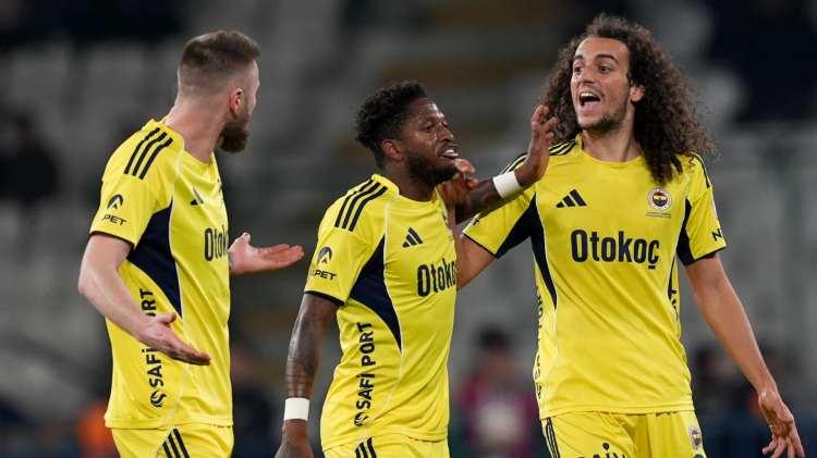 <p>Fenerbah&ccedil;e 21 yabancı ile bu alanda kontenjan sınırını en fazla aşan takım olarak dikkati &ccedil;ekiyor.</p>
