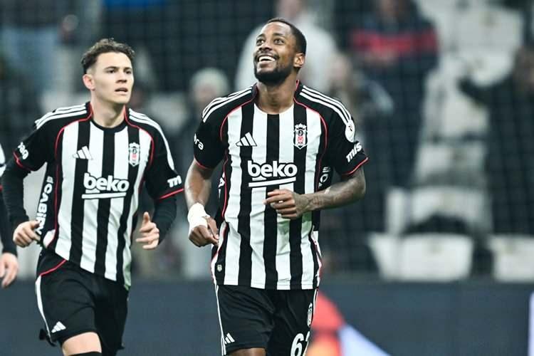 <p>Beşiktaş'ta durum karmakarışık. K&ouml;t&uuml; ge&ccedil;en sezonun ardından transfer d&ouml;neminde kabuk değiştirmesi beklenen Siyah-beyazlılarda giden oyuncuların bu transfer d&ouml;neminde daha &ccedil;ok ses getireceği tahmin ediliyor.</p>
