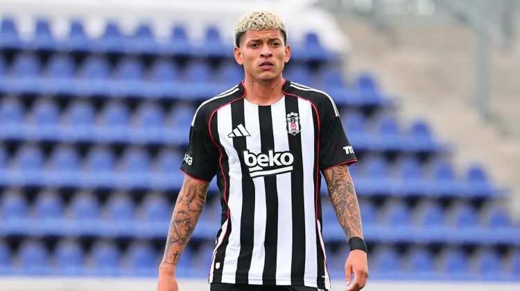 <p>Kara Kartal'da kurala uygun sadece kiradan d&ouml;necek Elan Ricardo ismi bulunuyor ve bu oyuncuyla da yolların ayrılması planlanıyor.</p>
