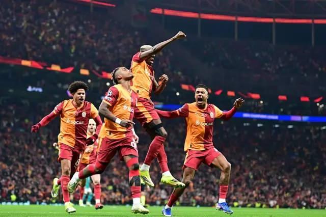 <p>- Galatasaray 4</p>
