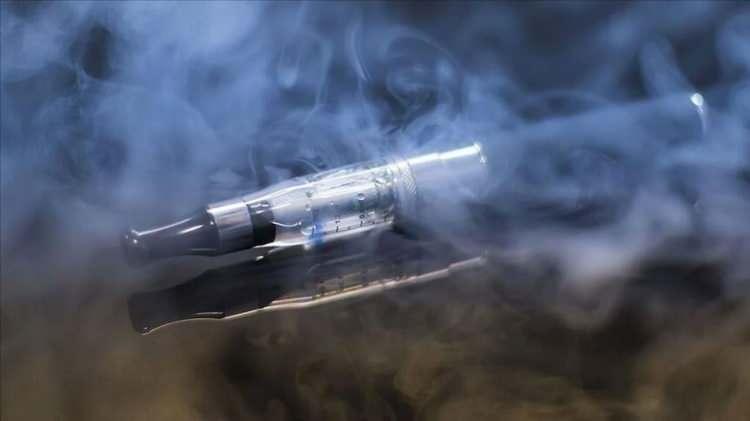 <p><strong>Bağcı, elektronik sigaraların "zararı azaltılmış &uuml;r&uuml;n" olarak satışa sunulması tamamen algı oyunu ve gen&ccedil;leri kandırdıklarını belirtti.</strong></p>
