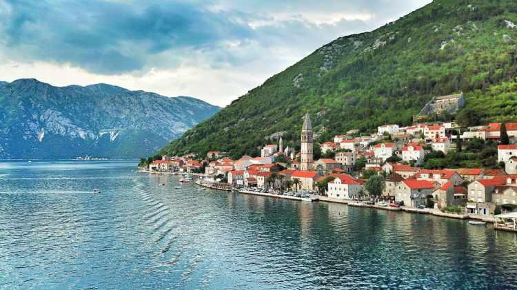<p><span style="color:#B22222"><strong>6. KARADAĞ - KOTOR</strong></span></p>
